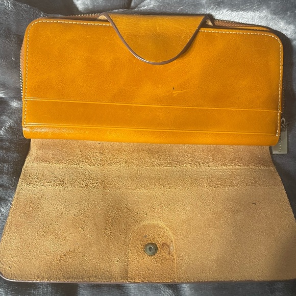 Borgasets Leather Wallet - Picture 2 of 7